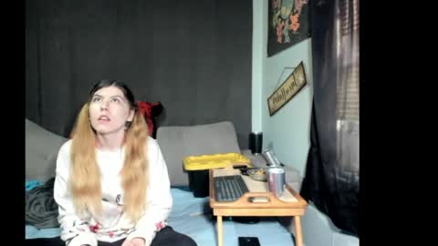 Snapshot of roxihazeleyes chatting on April 7, 2026, 3:12 pm roxihazeleyes online show from April 7, 2026, 3:12 pm