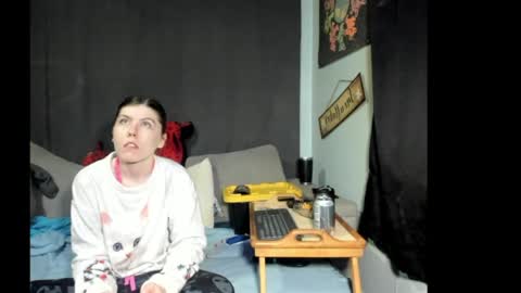 Snapshot of roxihazeleyes chatting on April 8, 2026, 3:17 am roxihazeleyes online show from April 8, 2026, 3:17 am