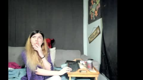 Snapshot of roxihazeleyes chatting on April 10, 2026, 3:56 am roxihazeleyes online show from April 10, 2026, 3:56 am