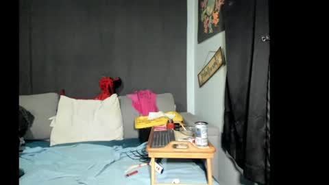 Snapshot of roxihazeleyes chatting on April 16, 2026, 12:33 am roxihazeleyes online show from April 16, 2026, 12:33 am