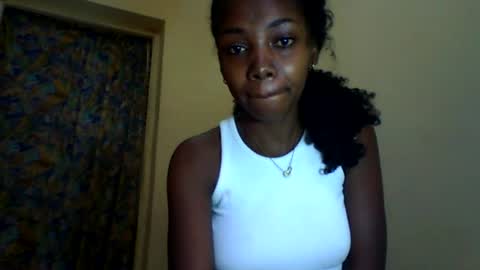 Snapshot of roxilita chatting on June 16, 2026, 9:34 am Roxilita online show from June 16, 2026, 9:34 am