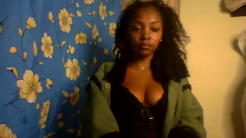 Snapshot of roxilita chatting on July 14, 2026, 12:35 am Roxilita online show from July 14, 2026, 12:35 am