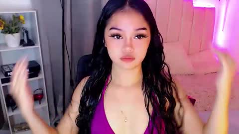roxxy_blossom online show from November 4, 2025, 5:28 am
