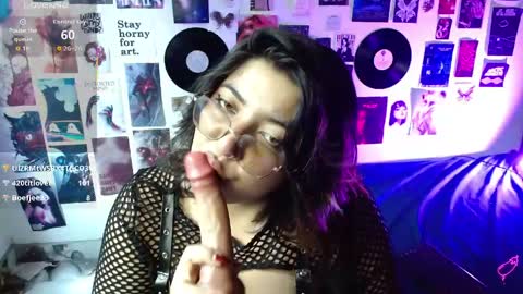 Snapshot of roxy_f_w chatting on April 20, 2026, 4:43 pm Roxana online show from April 20, 2026, 4:43 pm