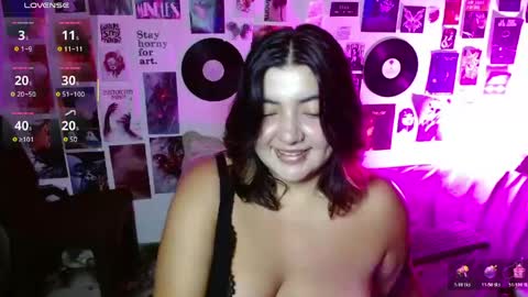 Snapshot of roxy_f_w chatting on May 9, 2026, 11:43 pm Roxana online show from May 9, 2026, 11:43 pm