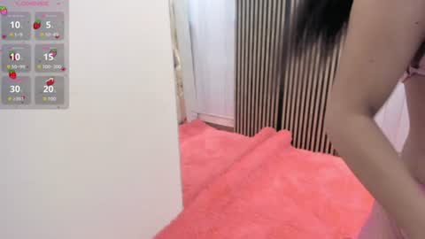 Snapshot of roxy_flame_ chatting on June 25, 2026, 11:37 am Roxy online show from June 25, 2026, 11:37 am