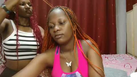Snapshot of roxy_heather chatting on April 16, 2026, 9:39 pm Roxy online show from April 16, 2026, 9:39 pm