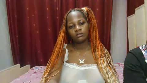Snapshot of roxy_heather chatting on April 18, 2026, 9:37 pm Roxy online show from April 18, 2026, 9:37 pm