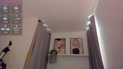 Snapshot of roxy_hell chatting on April 21, 2026, 1:50 pm Roxy hell online show from April 21, 2026, 1:50 pm