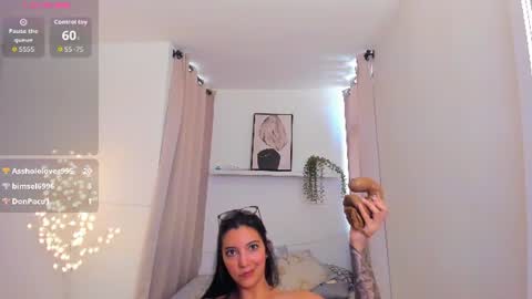 Snapshot of roxy_hell chatting on July 30, 2026, 9:03 pm Roxy hell online show from July 30, 2026, 9:03 pm