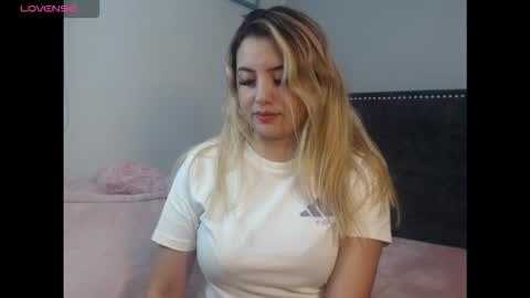 Snapshot of roxy_love21 chatting on October 23, 2025, 2:00 am Rox online show from October 23, 2025, 2:00 am