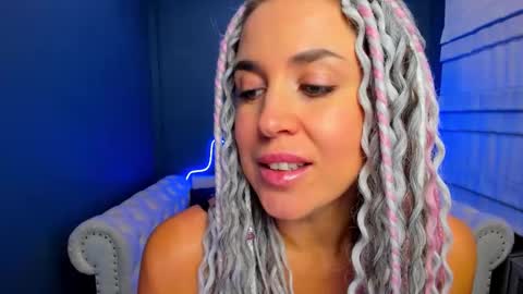 Roxy online show from October 17, 2025, 2:04 am