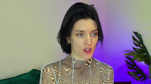 roxy_riot_ online show from February 1, 2025, 4:24 am