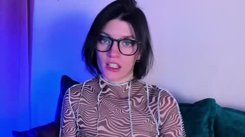 roxy_riot_ online show from February 7, 2025, 7:29 am