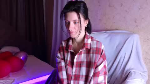 roxy_riot_ online show from February 17, 2025, 4:31 am