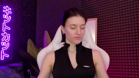 roxy_riot_ online show from March 1, 2025, 7:51 am