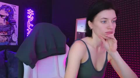 roxy_riot_ online show from March 7, 2025, 4:35 am