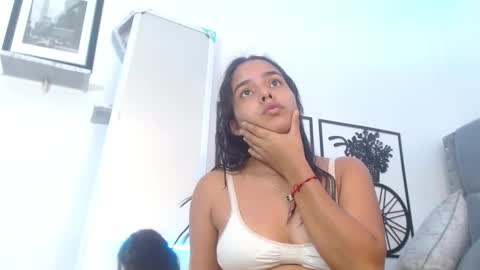 roxy_stone1 online show from February 8, 2025, 10:19 pm