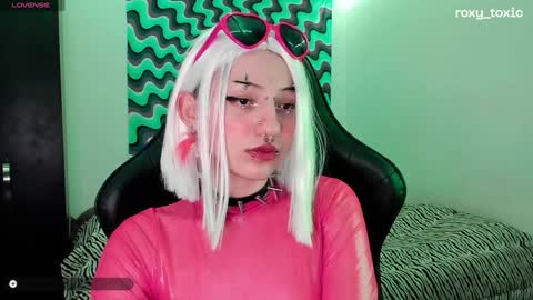 Roxy Independient model Help me to reach 50 thumbs up online show from December 20, 2024, 2:41 am