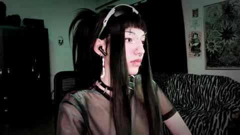 Roxy Independient model Help me to reach 50 thumbs up online show from March 25, 2026, 1:33 am