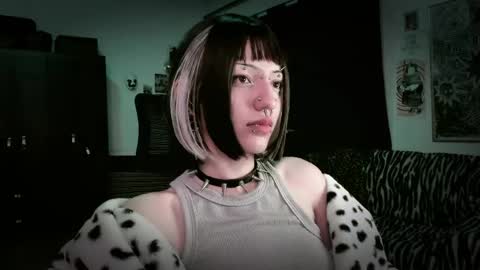Snapshot of roxy_toxic chatting on May 15, 2026, 11:45 pm Roxy Independient model Help me to reach 50 thumbs up online show from May 15, 2026, 11:45 pm