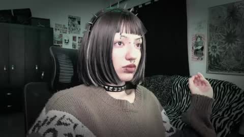 Snapshot of roxy_toxic chatting on June 4, 2026, 12:49 am Roxy Independient model Help me to reach 50 thumbs up online show from June 4, 2026, 12:49 am