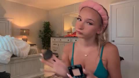 Roxy Rain online show from November 28, 2025, 3:25 pm