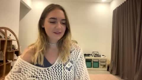 Roxy online show from March 17, 2026, 8:23 pm