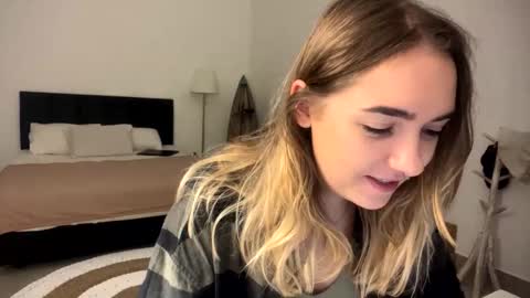 Roxy online show from March 22, 2026, 9:07 pm