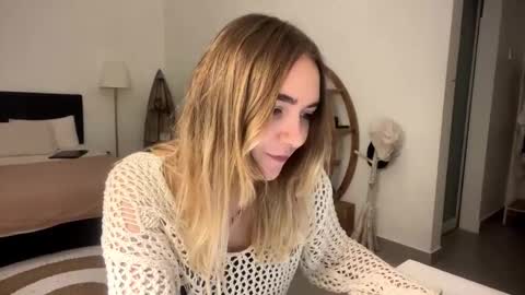 Roxy online show from March 25, 2026, 7:42 pm