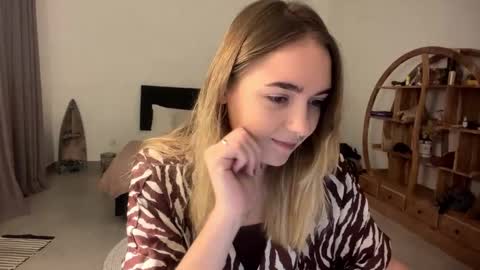 Roxy online show from March 26, 2026, 8:03 pm