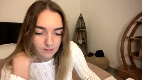 Roxy online show from April 7, 2026, 1:33 pm