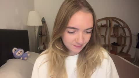 Snapshot of roxysweetdream chatting on June 11, 2026, 12:58 pm Roxy online show from June 11, 2026, 12:58 pm