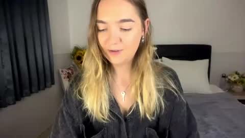 Snapshot of roxysweetdream chatting on July 7, 2026, 3:16 pm Roxy online show from July 7, 2026, 3:16 pm