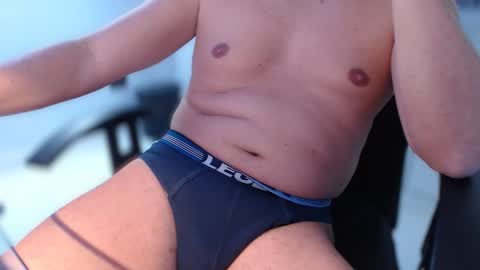 Snapshot of roy77xxx chatting on February 17, 2026, 2:57 pm roy77xxx online show from February 17, 2026, 2:57 pm