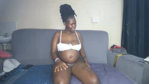 Snapshot of royal_charm chatting on February 28, 2026, 7:48 pm royal_charm online show from February 28, 2026, 7:48 pm