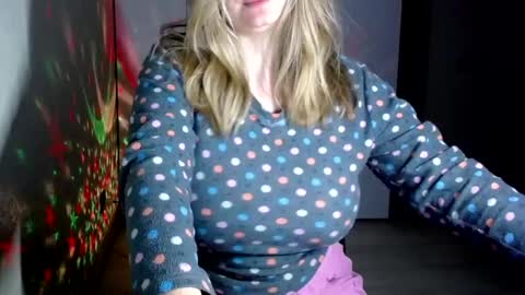 Snapshot of royalboobs chatting on February 1, 2025, 2:16 am Cameron online show from February 1, 2025, 2:16 am