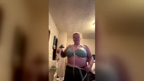 royalredrose420 online show from March 8, 2026, 6:12 pm