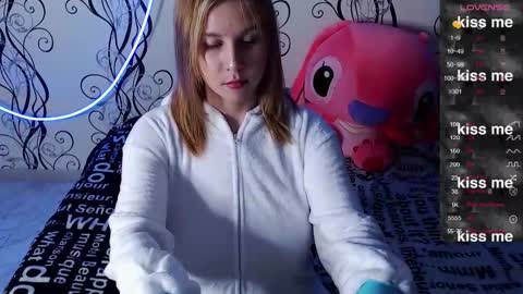 angela online show from October 19, 2025, 3:34 pm