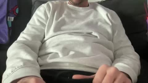 Snapshot of roythegil chatting on December 17, 2024, 4:11 pm roythegil online show from December 17, 2024, 4:11 pm