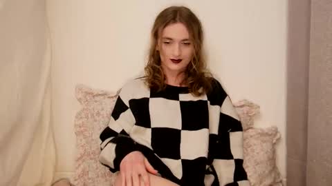 Rose  online show from March 21, 2026, 9:18 pm