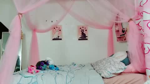 Snapshot of ruby_wren chatting on September 29, 2025, 1:55 am Ruby Wren online show from September 29, 2025, 1:55 am