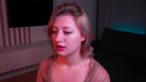 Mila online show from November 26, 2025, 4:13 am