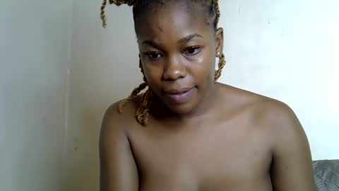 Snapshot of ruemiles chatting on October 10, 2025, 12:42 am Rue online show from October 10, 2025, 12:42 am
