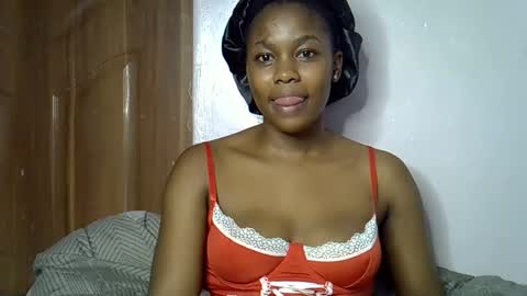 Snapshot of ruemiles chatting on October 22, 2025, 2:28 pm Rue online show from October 22, 2025, 2:28 pm