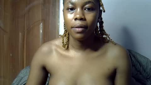 Snapshot of ruemiles chatting on October 24, 2025, 12:41 am Rue online show from October 24, 2025, 12:41 am