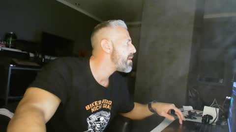 Chico que rico Caliente online show from December 31, 2024, 6:13 pm