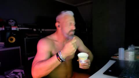 Chico que rico Caliente online show from April 10, 2026, 1:55 am