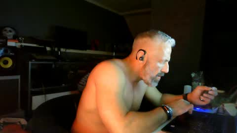 Chico que rico Caliente online show from April 16, 2026, 12:33 am