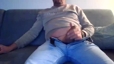 runner_1978 online show from April 14, 2026, 9:54 pm